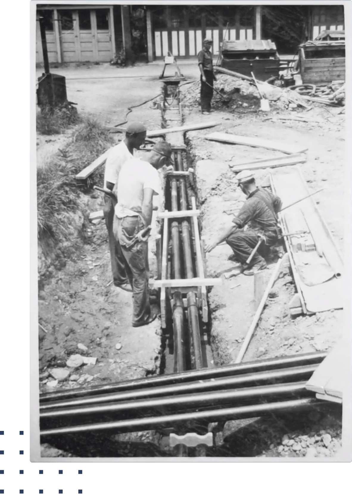 Photos from the 1940s showing antennas being contstucted. 